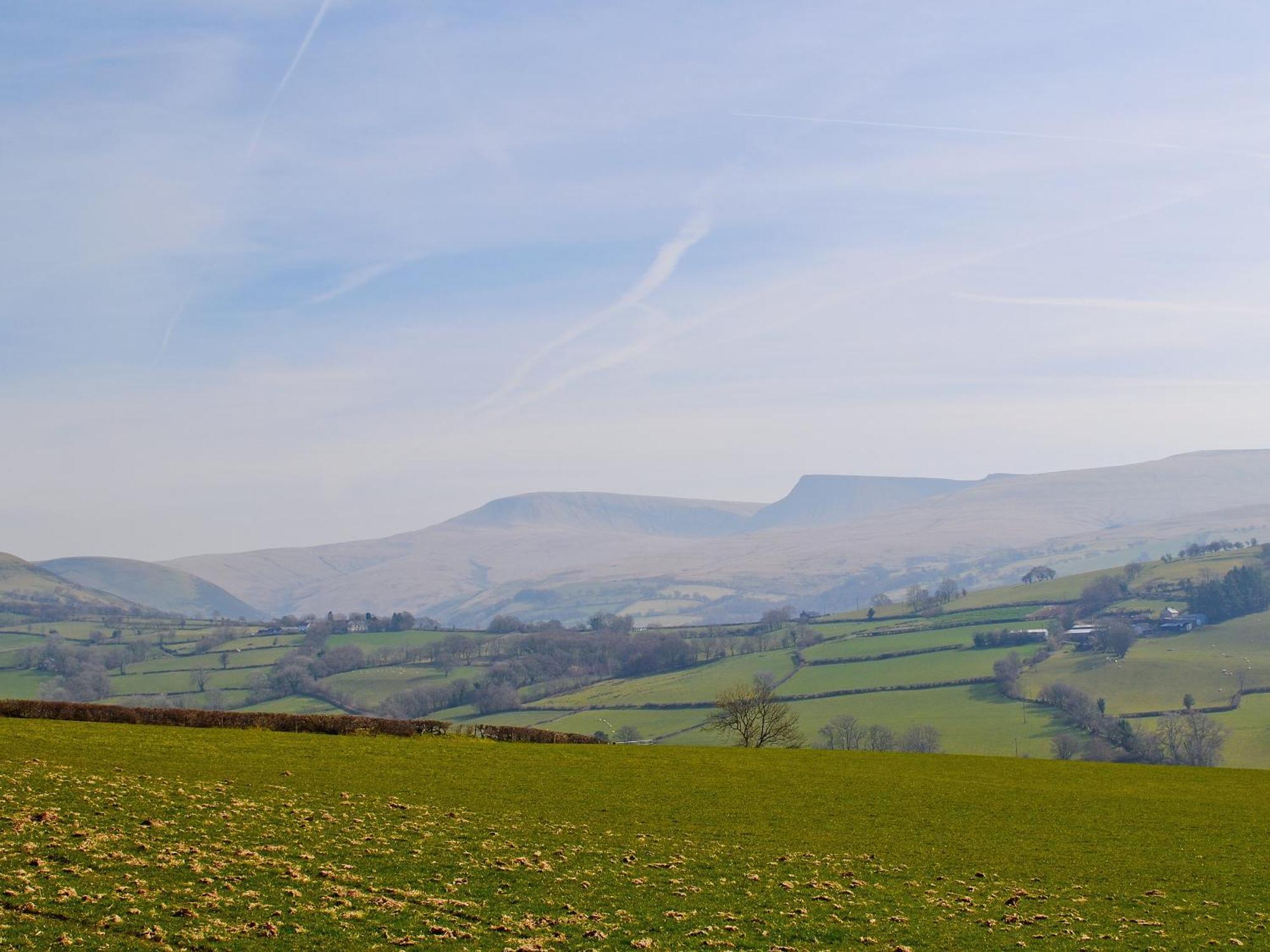 Maes Y Bryn Farmhouse Llanwrda 외부 사진