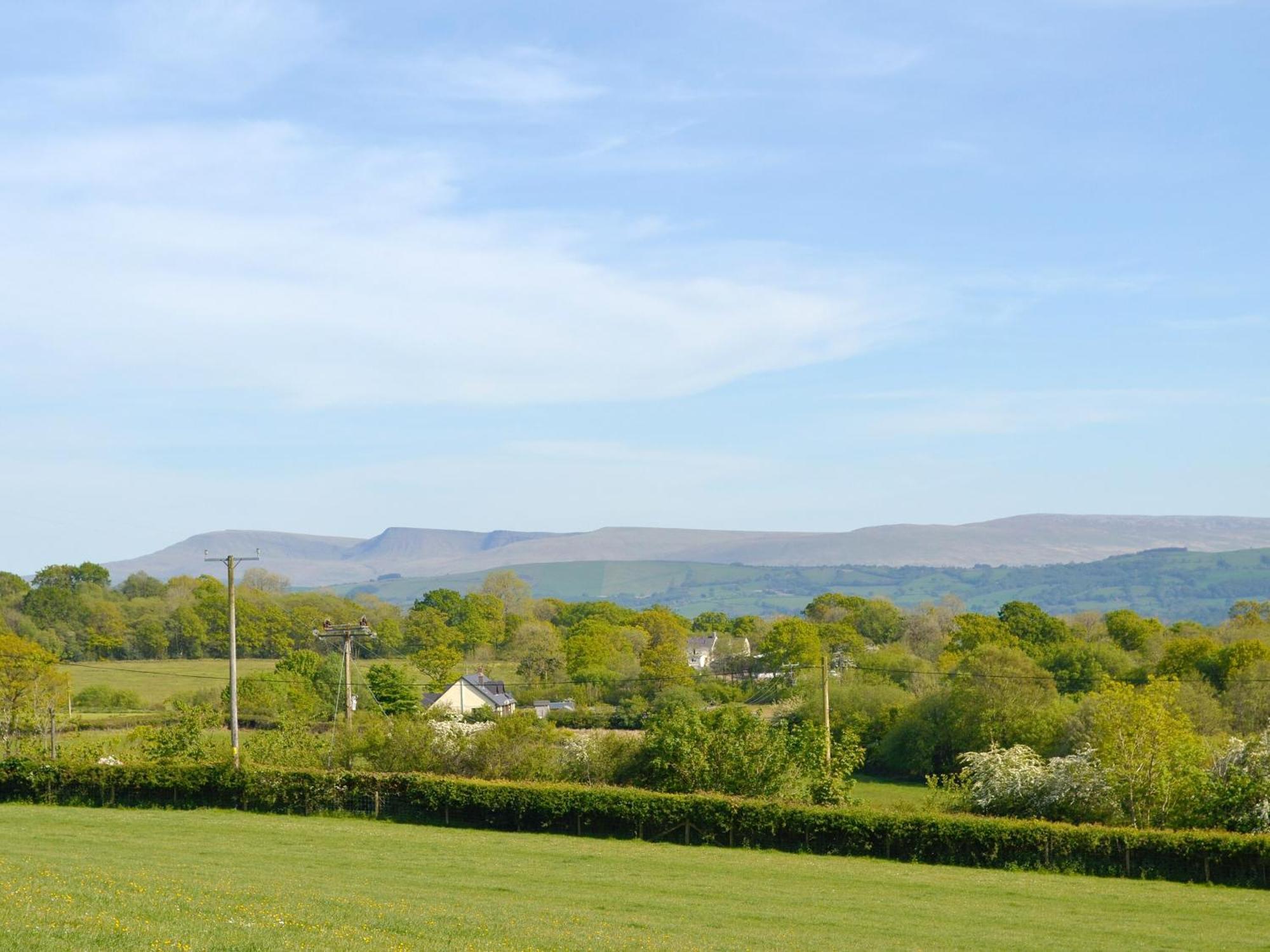 Maes Y Bryn Farmhouse Llanwrda 외부 사진